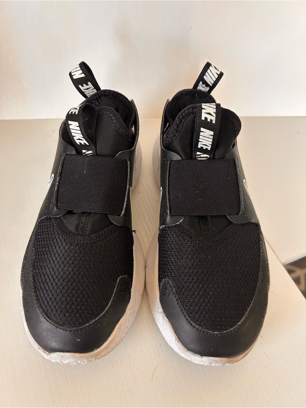 Nike Kids Black and White Slip-On Sneakers 1.5Y
